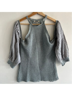 Gimmicks Gray Cold Shoulder Knit Top M